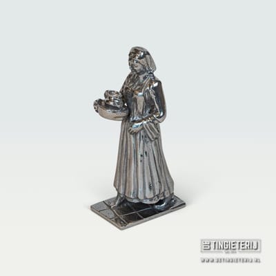 Tinnen Verpleegster Beeldje – Handgemaakt Miniatuur Zorg – Beroepenbeeld Verpleging – Uniek Cadeau & Decoratie - jubileum - pensioen