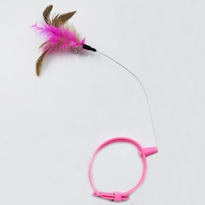 Collier pour chat avec jouet attaché, baguette de taquinerie en silicone pour chat, collier réglable en plumes pour chat, jouets interactifs pour chat avec clochette rose