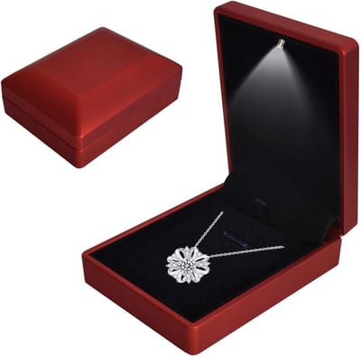 Elegante fluwelen sieradendoos met automatische ledverlichting voor geschenken en sieraden