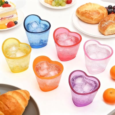 Dailygoods- Borrelglaasjes Set van 6 - Hartvormig - Kleurrijke Plastic - 30 ml - Voor Feest/Bruiloft - Inclusief Plaatskaarten - Shotglazen