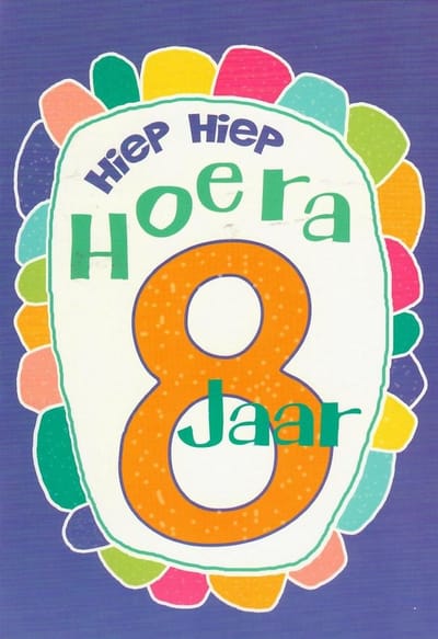 Van harte gefeliciteerd met je verjaardag! Je bent 8 jaar geworden! Hiep, hiep, hoera! Tijd voor een feestje! Een kleurrijke kaart om zo te geven of om bij een cadeau te voegen. Een dubbele wenskaart inclusief envelop en in folie verpakt.