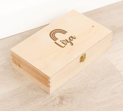 Houten kistje 'Liza' Regenboog - Tekenkist - Herinneringsdoos - Kraamcadeau - Knutseldoos - Memorybox - Baby - Geboorte
