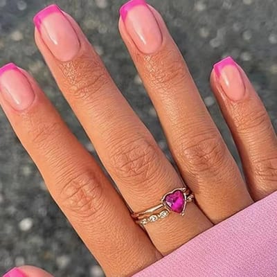 Kunstnagels met Franse Tip, Korte Vierkante Glanzende Natuurlijke Valse Nagels, Herbruikbare Acryl Full Coverage voor Vrouwen en Meisjes in Roze Pink, Perfect voor Feestjes en Dagelijks Gebruik