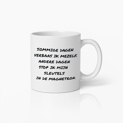 Grappige Quote Mok – Sommige Dagen Verbaas Ik Mezelf Andere Dagen Stop Ik Mijn Sleutels in de Magnetron – Humoristische Koffiebeker