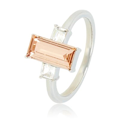 My Bendel - Ring Zilverkleurig met Grote Zacht Roze Steen en Kleine Zirkonia - Zilverkleurige Ring - Zachtroze Kristal - Witte Zirkonia's - met Luxe Cadeauverpakking | Sieraden Voor Dames | Maat 16.00 Mm / Maat 50