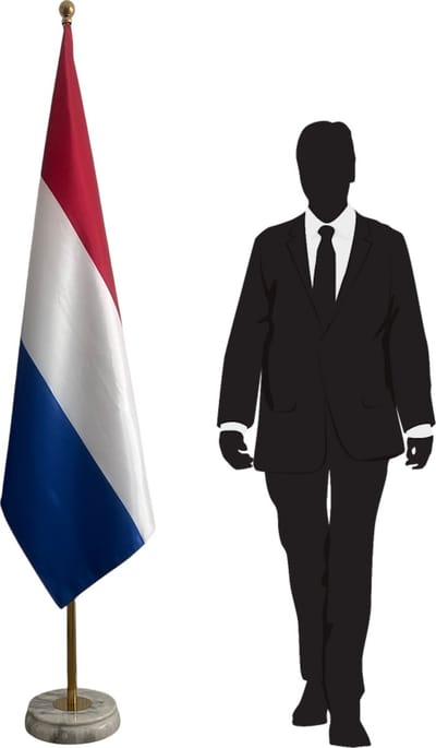 Nederlandse vlag met standaard en telescopische mast - witte marmeren voet - goudkleurig - 3 m