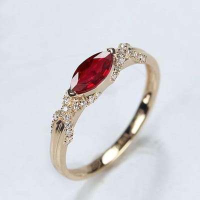 Bagues Classiques Exquises à Oeil de Cheval Pointu Incrustées de Rubis Pour Femmes Mode et Luxueuses Bijoux de Fiançailles à Pierre Précieuse Rouge resizable beige