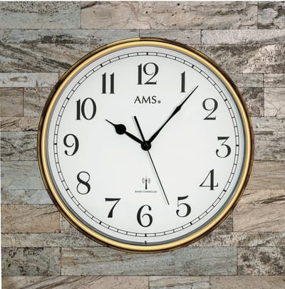 AMS Radio gestuurde Wandklok F5567 - vierkante klok 50 cm - battarij erin en de klok zoekt zelf zijn tijd ....
