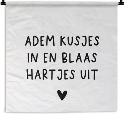 Wandkleed - Wanddoek - Quotes - Adem kusjes in en blaas hartjes uit - Spreuken - 90x90 cm - Wandtapijt