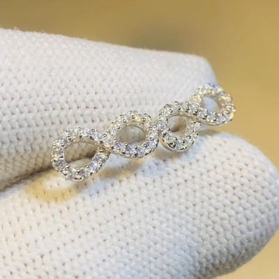 Huitan Oneindigheid Achtvormige Stud Oorbellen voor Vrouwen Moderne Mode Veelzijdige Oorpiercing Vrouwelijke Accessoires Statement Sieraden gray
