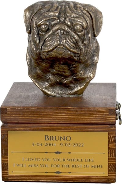 Pug urn met beeldje - persoonlijke urn voor hondenas