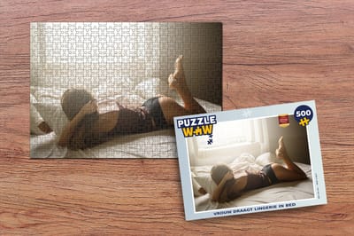 Puzzel Vrouw draagt lingerie in bed - Legpuzzel - Puzzel 500 stukjes
