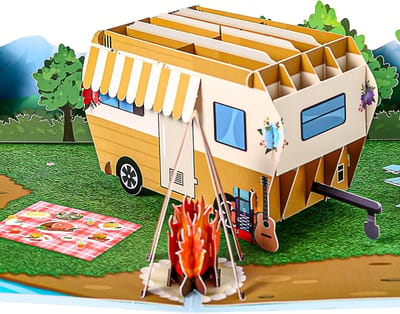 Reisverjaardagskaart voor Mannen met Geldcadeau en 3D Pop-Up Design voor Kampeerliefhebbers en Vakantie-ervaringen