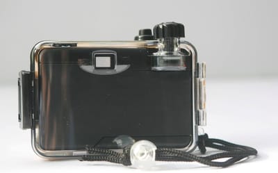 Herbruikbare Kleine Camera - Film Camera Navulbaar - Onderwater Fotografie - Inclusief Waterdichte Behuizing - 35mm Formaat - Zwart