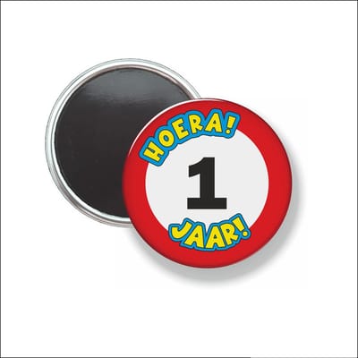Button Met Magneet 58 MM - Hoera 1 Jaar - NIET VOOR KLEDING
