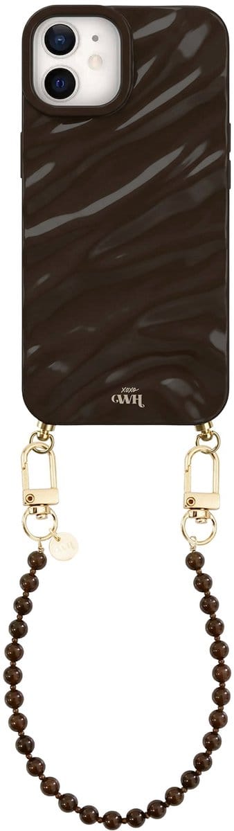 xoxo Wildhearts Brown Glaze telefoonhoesje met koord - geschikt voor iPhone 11 - Brown Sugar (kort koord) - Dream hoesje met telefoonkoord - Glimmende silicone case met plooien - Kralenketting met gouden details - Bruin