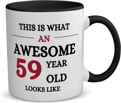 Akyol - awesome 59 year old looks like koffiemok - theemok - zwart - Hoera 59 jaar - 59 geworden - verjaardagscadeau - kado - gift - 350 ML inhoud