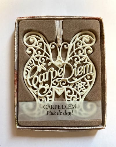 H&&H - Inspirerende woorden - Hanger - Carpe Diem - Gift - Vlindervorm - Spreuktegel - Spreuk