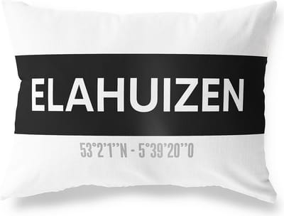 Tuinkussen ELAHUIZEN - FRIESLAND met coördinaten - Buitenkussen - Bootkussen - Weerbestendig - Jouw Plaats - Studio216 - Modern - Zwart-Wit - 50x30cm