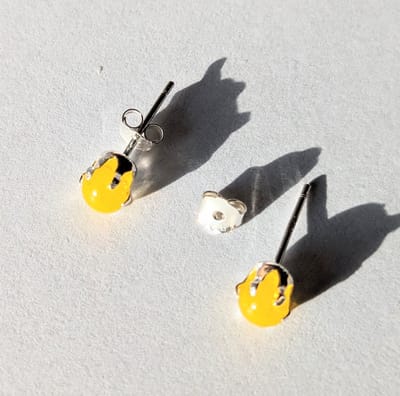 M-apART-oorstekers-925-zilver-met-handgemaakte-glassteen-geel
