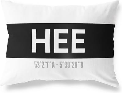 Tuinkussen HEE - FRIESLAND met coördinaten - Buitenkussen - Bootkussen - Weerbestendig - Jouw Plaats - Studio216 - Modern - Zwart-Wit - 50x30cm