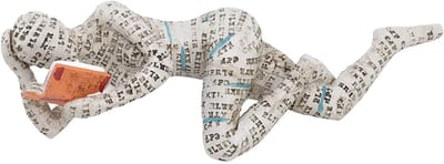 Dailygoods- Beeldje Vrouwelijk Lezen - Decoratieve Sculptuur - Hars en Cellulose - Woondecoratie - Praktisch en Mooi - Voor Bureau en Tafel - Decoratie