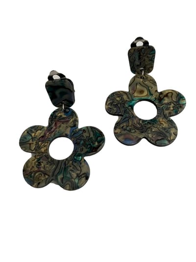 Petra's Sieradenwereld - Clipoorbel hanger bloem met Paua print (508)