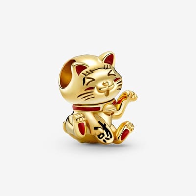 Fler® | Bedel | Past op populaire bedel armbanden (standaard-3mm) | armbandbedel | Gelukskat | Kat | Poes | Maneki Neko | Chinees | Japans | Bedel Charm | 925 Zilver | Goudkleurig | Emaille | Rood | Armband Kraal | Kerstcadeau | Valentijn kado