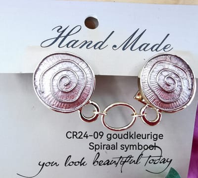 Vestsluiting - clip - Circle of Life en - ring in midden - voor - vest - Gehaakt omslagdoek - sjaal - Mokka - bruin - Goudkleurig.