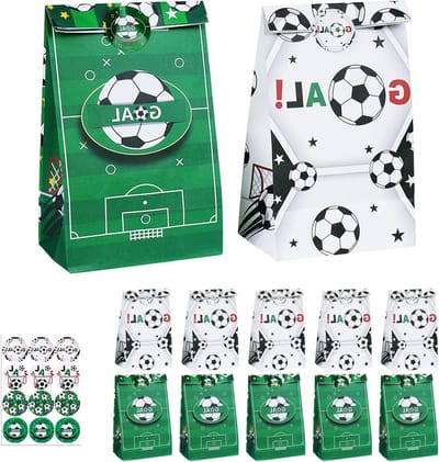 Allecto Plus - Cadeautasjes van kraftpapier 12 stuks - Voetbalthema - Kinderverjaardag - 22 x 12 x 8 cm