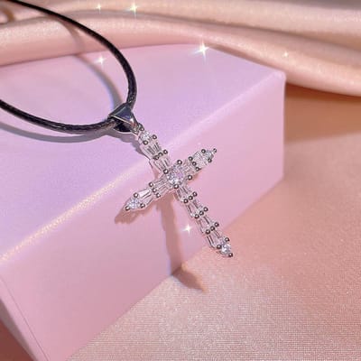 Ins Stijl Sieraden Flitsende Diamant Kruis Ketting voor Vrouwen Exquisite Persoonlijkheid Niche Design Gevoel Sleutelbeen Ketting voor Vrouwen gray