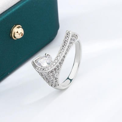 Diamantring Europese en Amerikaanse Stijl Handgemaakte Sieraden met Prominente Lijnen No. 10 white