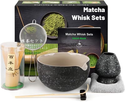 Famanu Matcha Set, Ensemble de Fouet à Matcha, Japanse theeset met matcha bezem, matcha-schaal en bezemhouder van keramiek, matcha-lepel, zeef, theedoek, matcha accessoires (7-delig), zwarte schaal