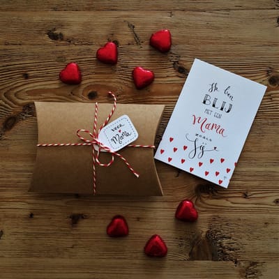 Crest chocolade Moederdagcadeau - Cadeaudoosje met wenskaart en chocolade harten - Voor Mama