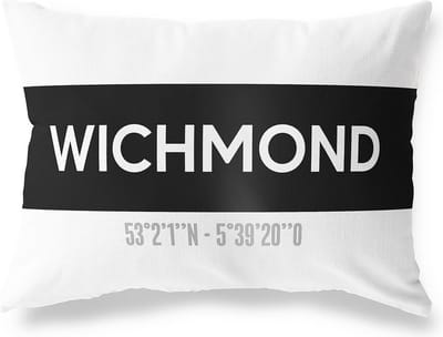 Tuinkussen WICHMOND - GELDERLAND met coördinaten - Buitenkussen - Bootkussen - Weerbestendig - Jouw Plaats - Studio216 - Modern - Zwart-Wit - 50x30cm