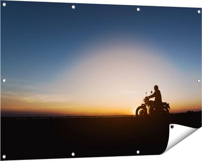 Gards Tuinposter Silhouet van een Motor bij Zonsondergang - 120x80 cm - Tuindoek - Tuindecoratie - Wanddecoratie buiten - Tuinschilderij