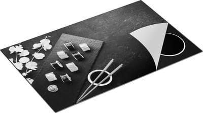 Chefcare Inductie Beschermer Sushi met Bloemen op Zwarte Marmer - Zwart Wit - 85x52 cm - Afdekplaat Inductie - Kookplaat Beschermer - Inductie Mat