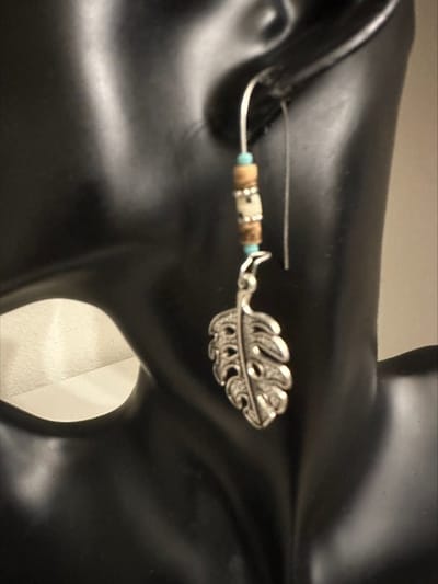 Zilverkleurige blad oorhangers | Make up | Parfum | Moederdag | Verjaardagscadeau| Cadeautje| Valentijnsdag| Kado | sieraden | vaderdag | oorbellen | oorsieraden