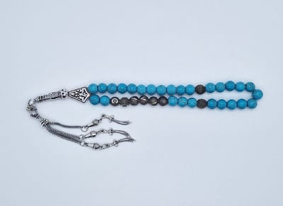 Handgemaakte naam tasbih 33 Kralen Natuursteen “Turkoois” - met metaal tassel “Zwaarden"- Met je naam of de naam van uw geliefde- 8 mm diameter van de korrel