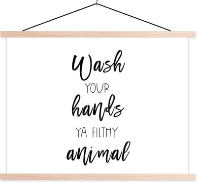 Posterhanger incl. Poster 120x90 cm - Schoolplaat - Spreuken - Quotes - Wash your hands ya filthy animal - Wassen - Textielposter - Blanke latten