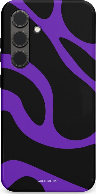 Casetastic Hoesje Geschikt voor Samsung S24 - Stijlvolle Beschermende Duo-layer Case - Golven van Paars en Zwart