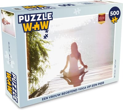 Puzzel Een vrouw beoefend yoga op een pier - Legpuzzel - Puzzel 500 stukjes