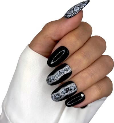 SD Press on Nails - Nagelset No. 52 Anaconda - Plaknagels - 20 stuks - Handgemaakte Nagels - Zwart Snake - Medium Rond - Halloween - Gellak - Nail Art - Nagellijm - Accessoires