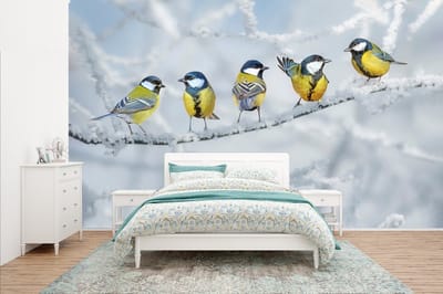 Behang - Fotobehang Vogel - Koolmees - Winter - Sneeuw - Takken - Breedte 400 cm x hoogte 240 cm