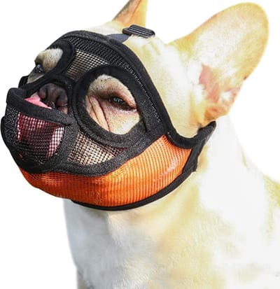 Muilkorf voor honden met korte neus - Met verstelbare, ademende mesh-hoofdband - Voorkomt bijten tijdens het eten - Zachte mesh-hondenmuilkorf - Voor buldogs en honden met een plat gezicht - Voor wandelen, drinken en voeren (S)