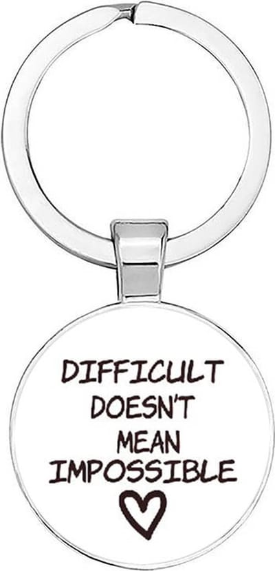 Akyol - difficult doesnt mean impossible sleutelhanger - moeilijke weg - niet onmogelijk - sleutelhanger - cadeautje - verrassing - geschenk