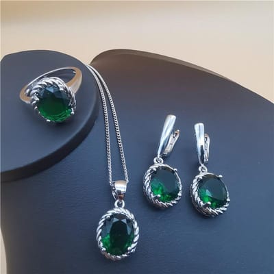Sieradenset Driedelig Ovaal Europese en Amerikaanse Stijl Tanzaniet Kristal Ring size 9 gray