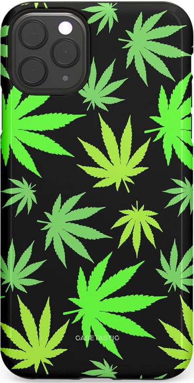 Casetastic Hoesje Geschikt voor Apple iPhone 11 Pro Max - Stijlvolle Beschermende Duo-layer Case - Cannabis
