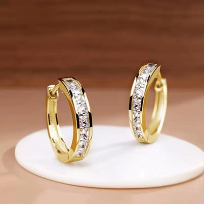 Huitan Klassiek Design Dames Hoop Oorbellen Vol met Prinses Vierkante CZ Simpel en Elegant Vrouwelijke Accessoires Veelzijdige Sieraden brown