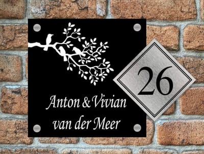 Naambordje voordeur | Huisnummerbord | Vogels op tak | Huisnummer | 20x28cm | Glans zwart | RVS afstandhouders